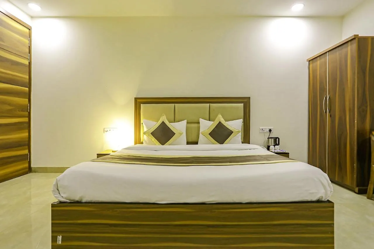 Fabhotel White House Bnb - Nr Yashobhoomi Convention Centre Delhi  Hotel Delhi (National Capital Territory of India)
