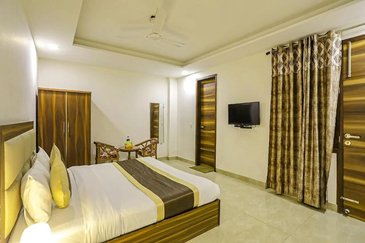 Hotel Fabhotel White House Bnb - Nr Yashobhoomi Convention Centre Delhi