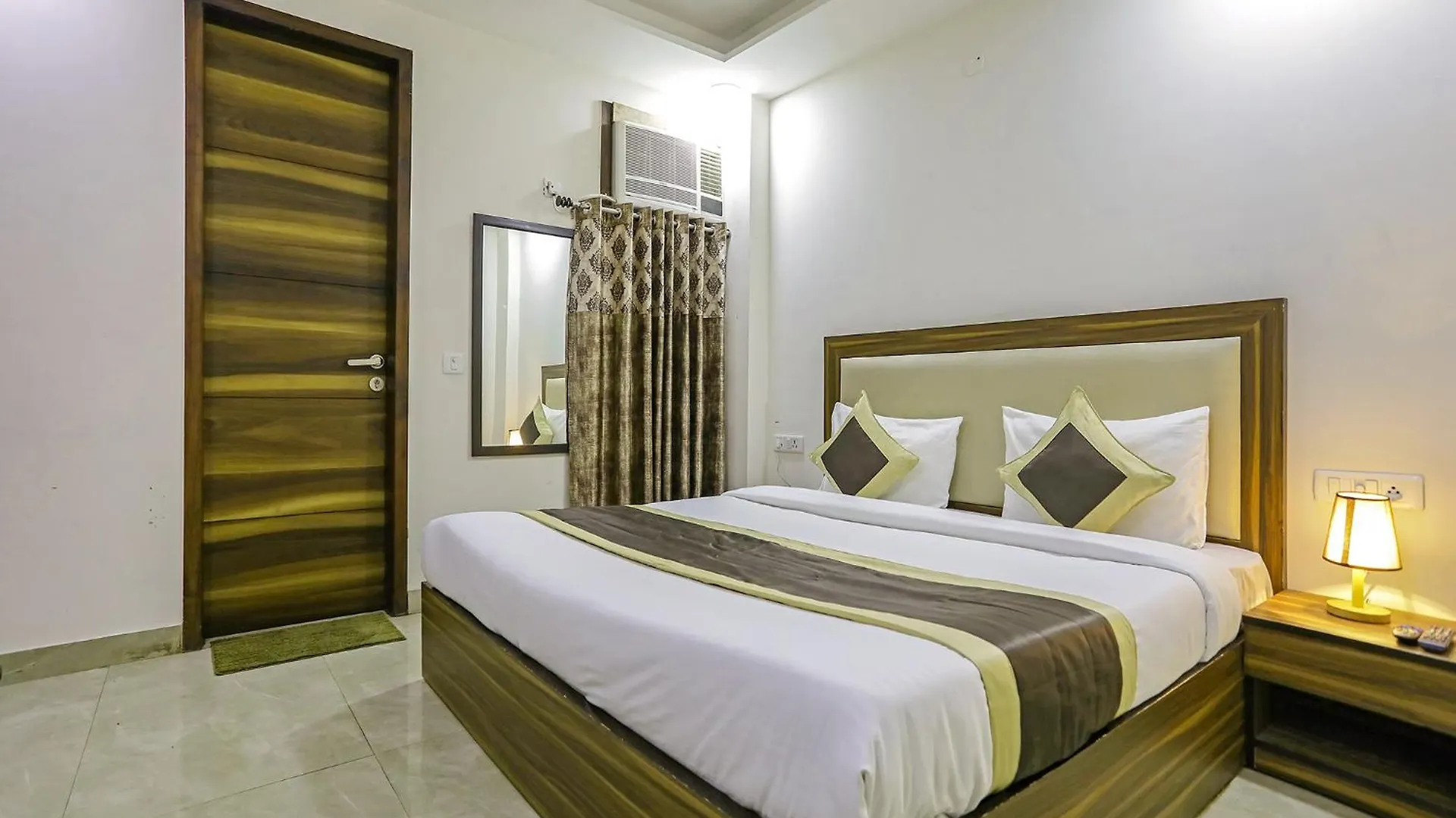 Fabhotel White House Bnb - Nr Yashobhoomi Convention Centre Delhi  Hotel Delhi (National Capital Territory of India)