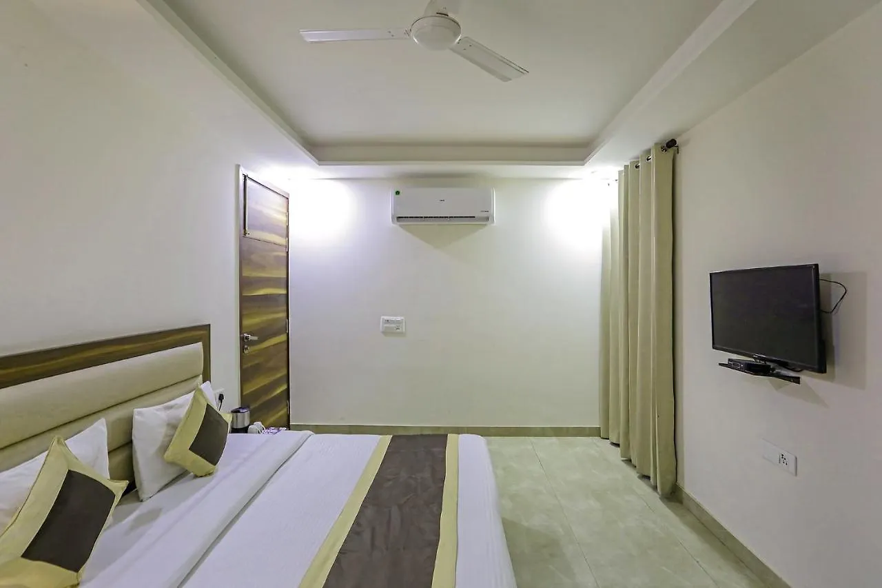 *** Hotel Fabhotel White House Bnb - Nr Yashobhoomi Convention Centre Delhi  India
