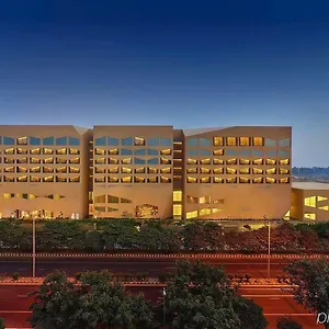 Отель Vivanta New Delhi, Dwarka